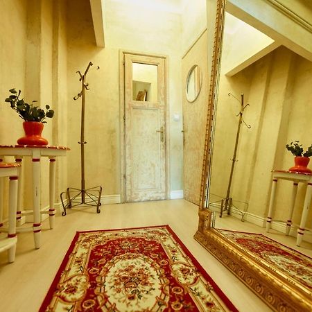 Baroque Splendor: Breathtaking Views & Design Apartment Букурещ Екстериор снимка