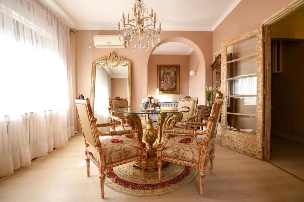 Baroque Splendor: Breathtaking Views & Design Apartment Букурещ Екстериор снимка