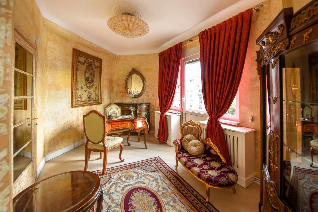 Baroque Splendor: Breathtaking Views & Design Apartment Букурещ Екстериор снимка