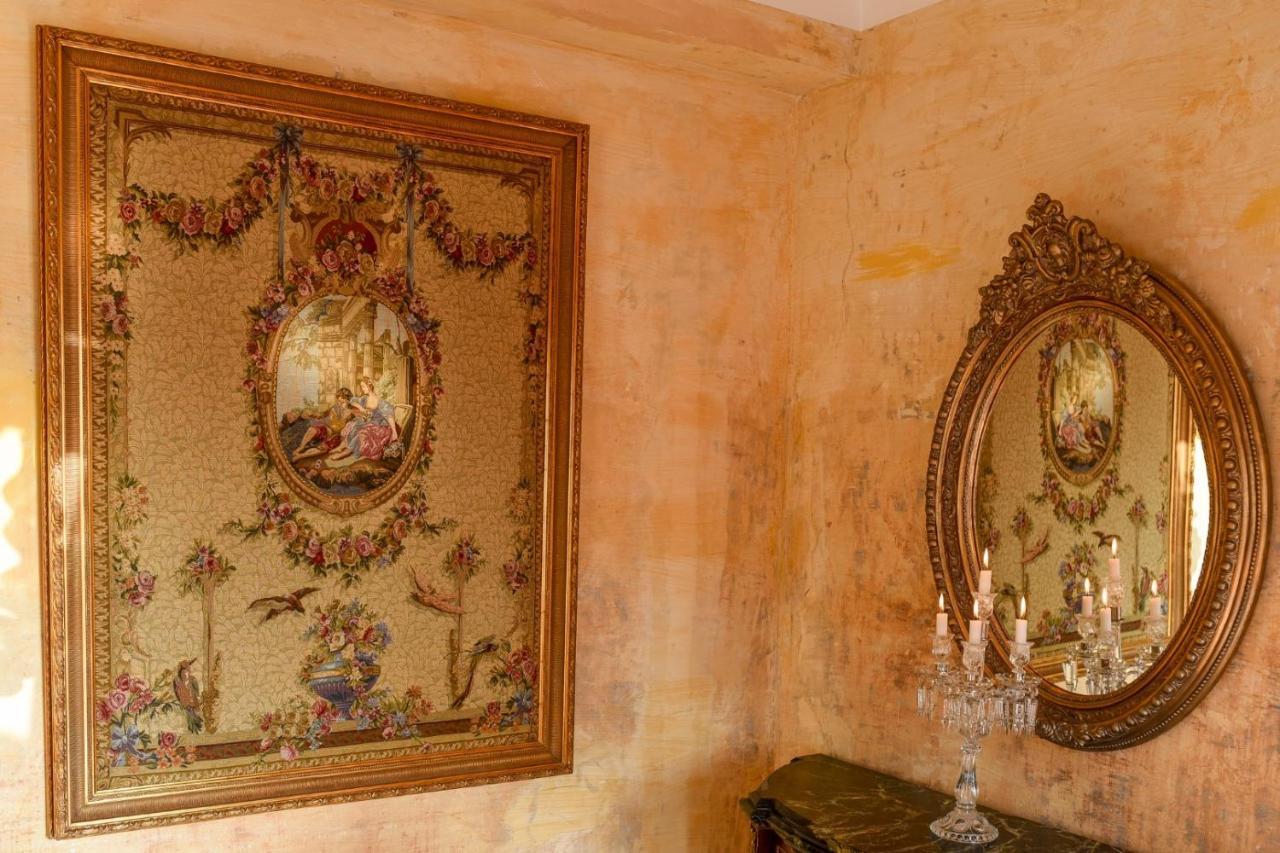 Baroque Splendor: Breathtaking Views & Design Apartment Букурещ Екстериор снимка