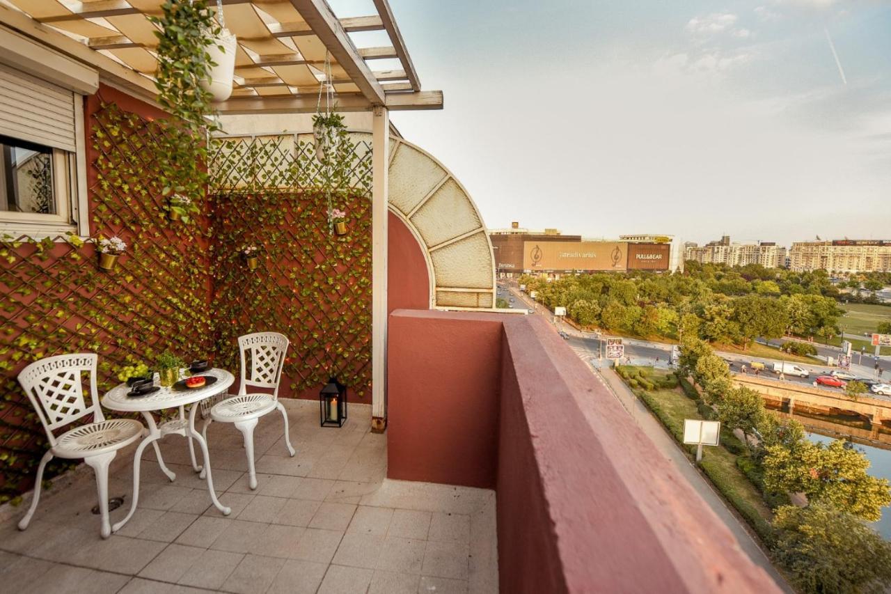 Baroque Splendor: Breathtaking Views & Design Apartment Букурещ Екстериор снимка