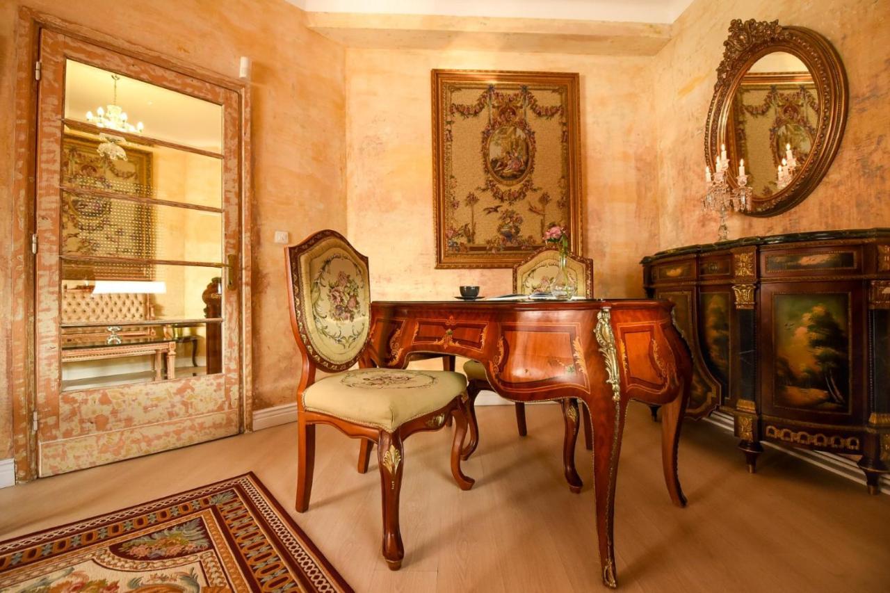 Baroque Splendor: Breathtaking Views & Design Apartment Букурещ Екстериор снимка