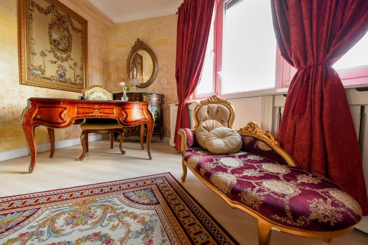 Baroque Splendor: Breathtaking Views & Design Apartment Букурещ Екстериор снимка