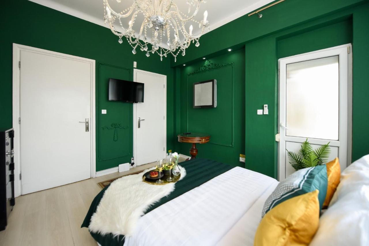 Baroque Splendor: Breathtaking Views & Design Apartment Букурещ Екстериор снимка
