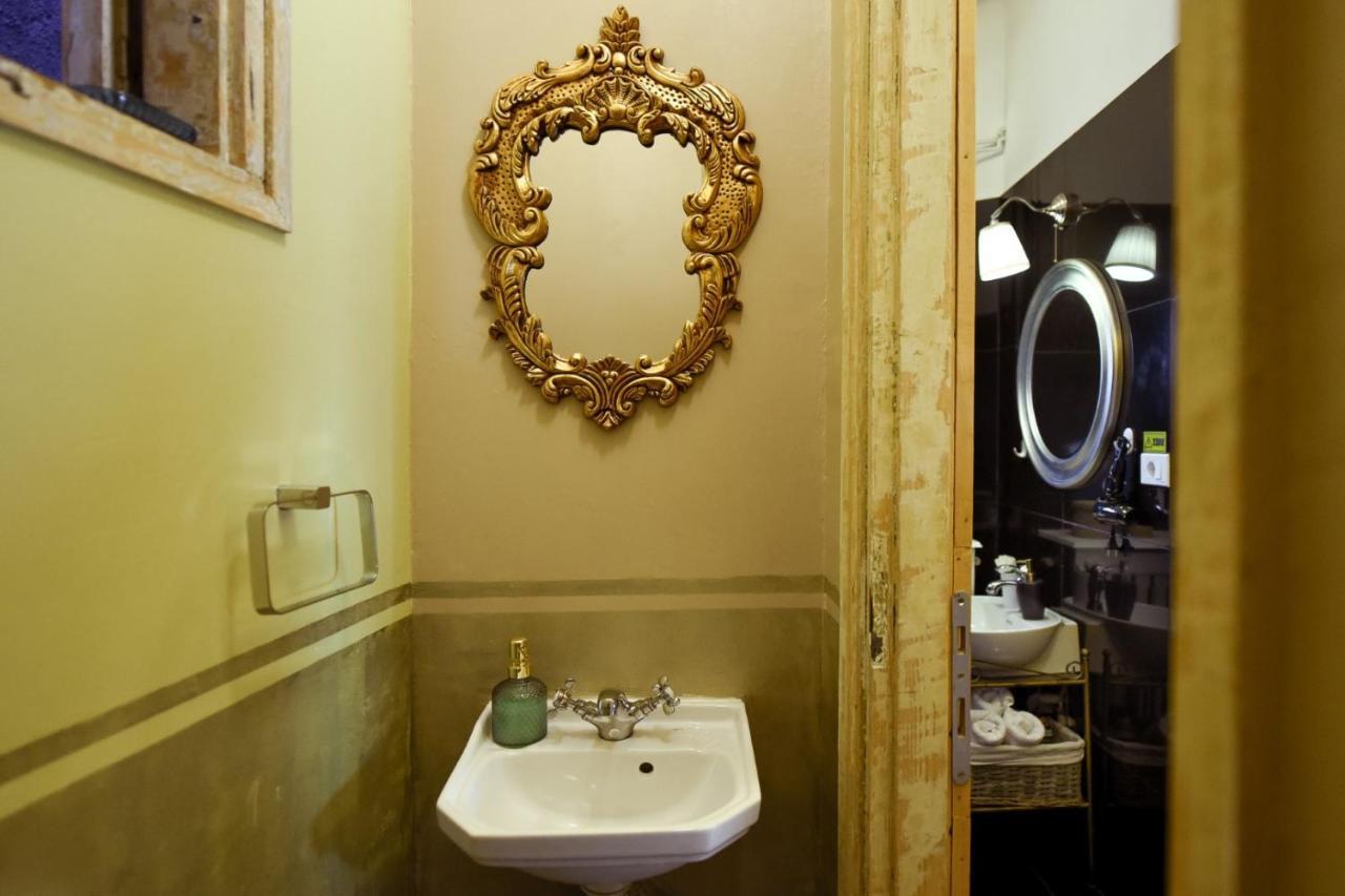 Baroque Splendor: Breathtaking Views & Design Apartment Букурещ Екстериор снимка