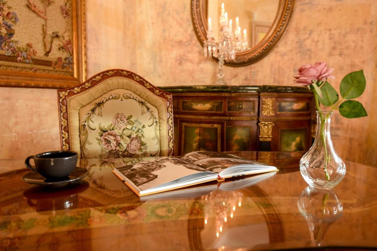 Baroque Splendor: Breathtaking Views & Design Apartment Букурещ Екстериор снимка