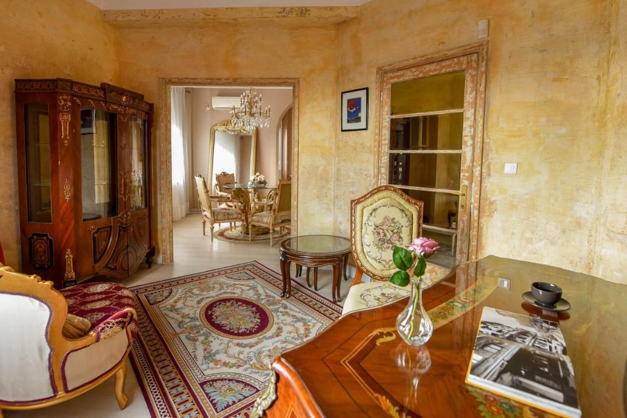 Baroque Splendor: Breathtaking Views & Design Apartment Букурещ Екстериор снимка