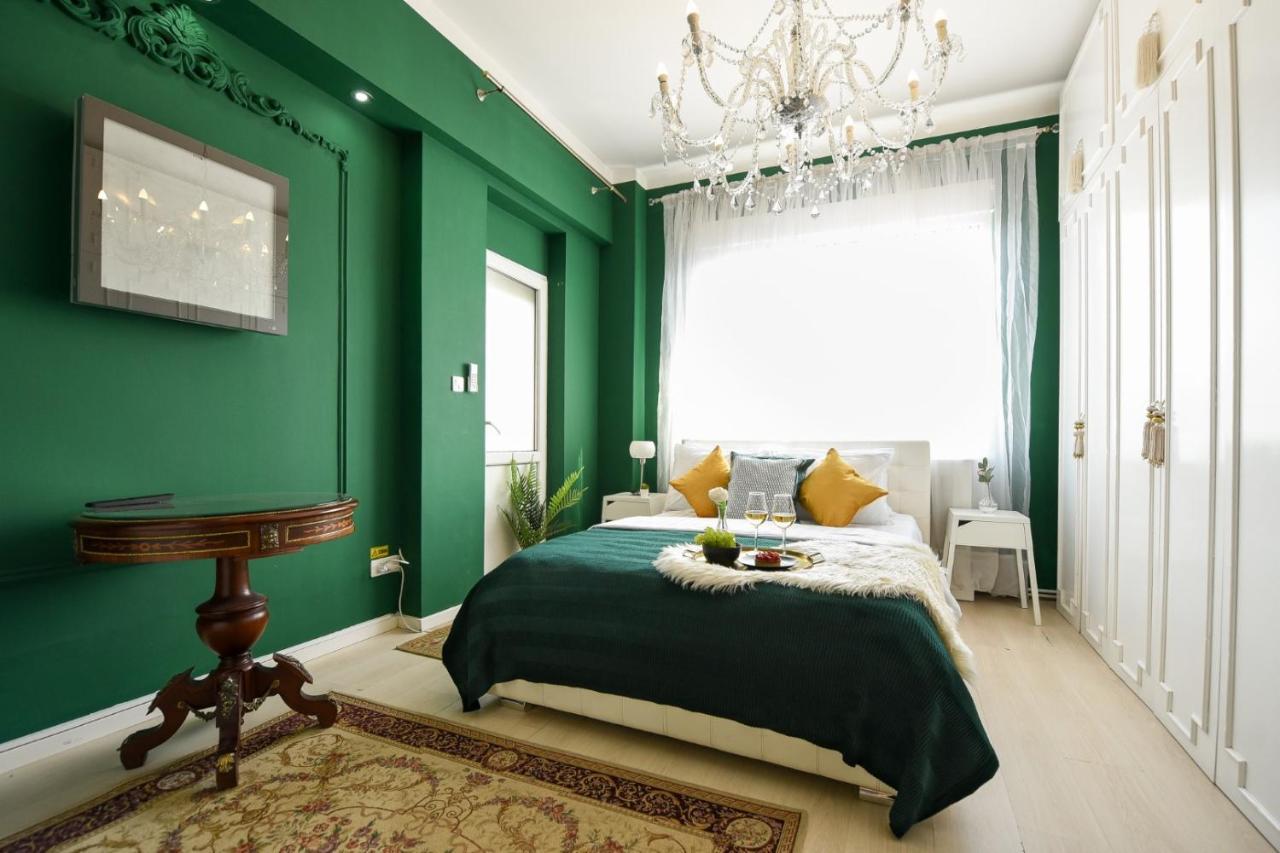 Baroque Splendor: Breathtaking Views & Design Apartment Букурещ Екстериор снимка